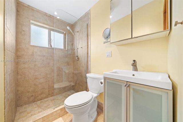 208 NE 4th St, Hallandale Beach, FL 33009