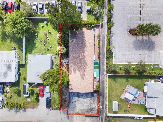 208 NE 4th St, Hallandale Beach, FL 33009