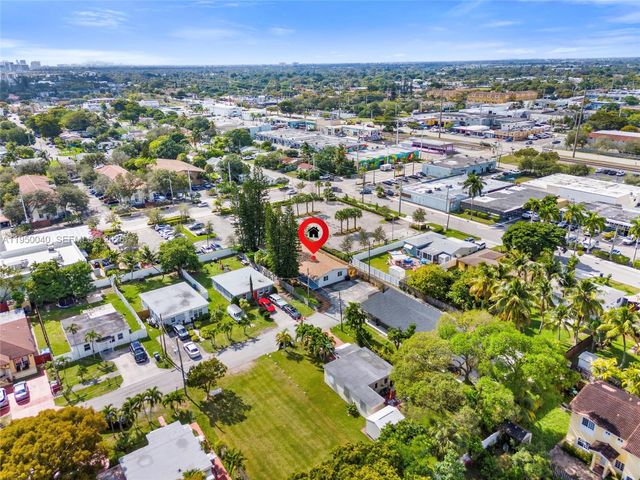 208 NE 4th St, Hallandale Beach, FL 33009