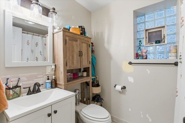 2032 W Birchwood Avenue, Chicago, IL 60645