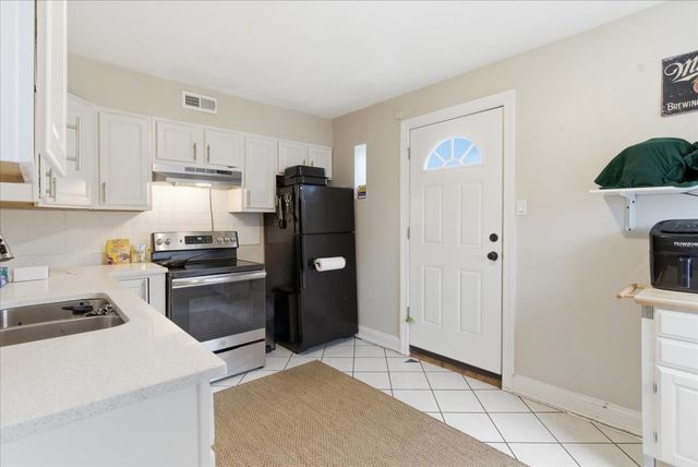 2032 W Birchwood Avenue, Chicago, IL 60645