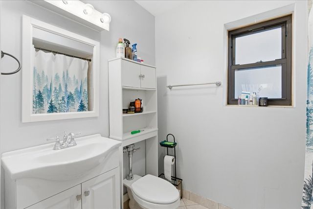 2032 W Birchwood Avenue, Chicago, IL 60645