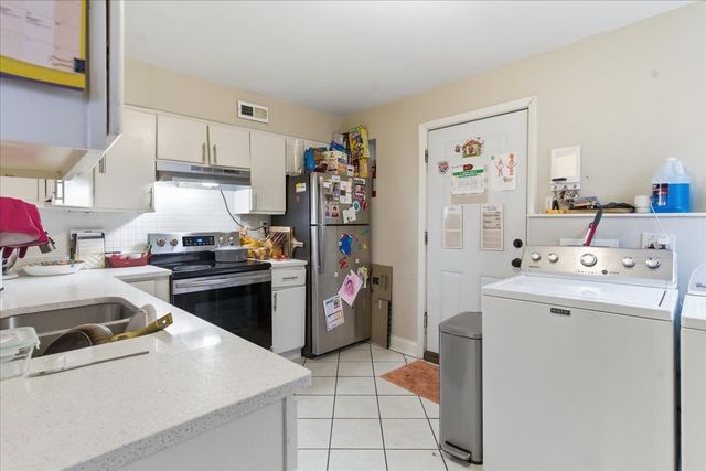 2032 W Birchwood Avenue, Chicago, IL 60645