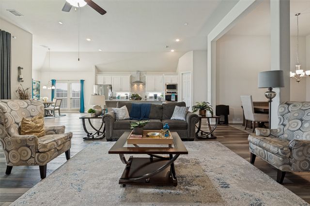 217 Castle Creek Drive, Red Oak, TX 75154