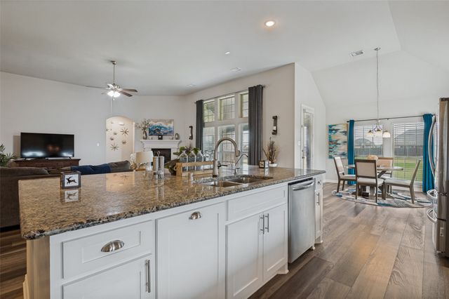 217 Castle Creek Drive, Red Oak, TX 75154