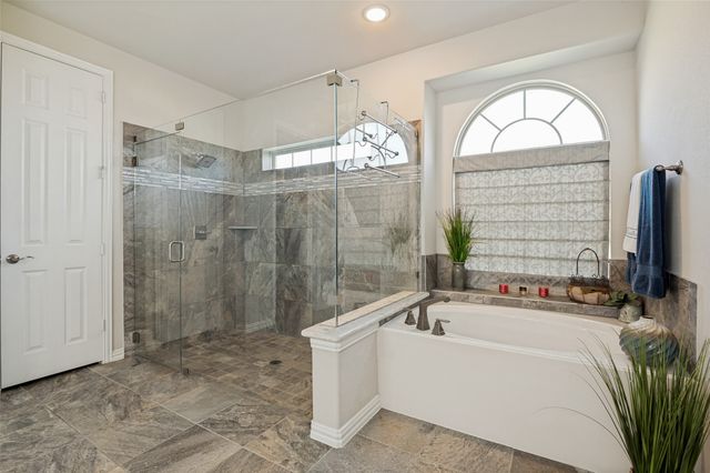 217 Castle Creek Drive, Red Oak, TX 75154