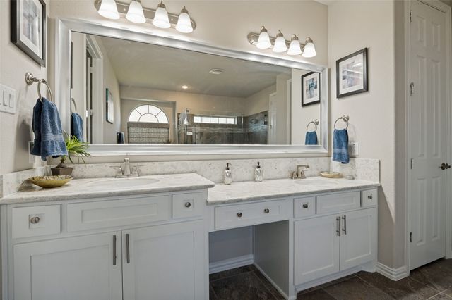 217 Castle Creek Drive, Red Oak, TX 75154