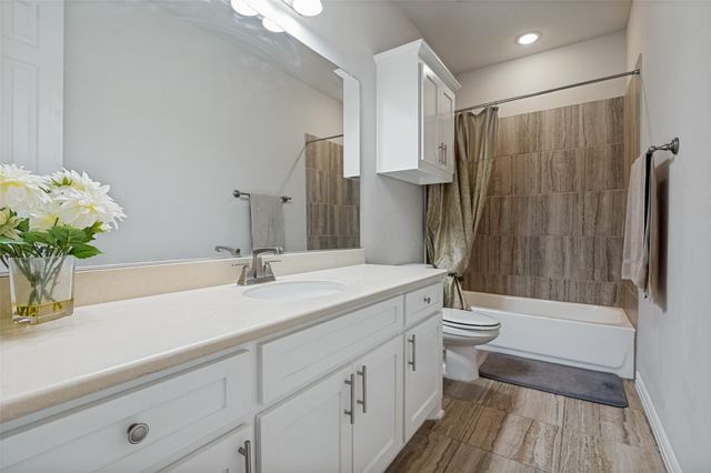217 Castle Creek Drive, Red Oak, TX 75154