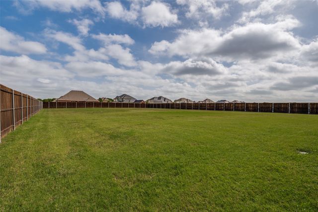 217 Castle Creek Drive, Red Oak, TX 75154