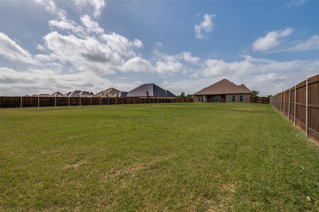 217 Castle Creek Drive, Red Oak, TX 75154