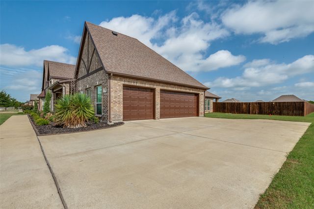 217 Castle Creek Drive, Red Oak, TX 75154