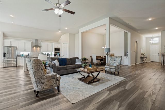 217 Castle Creek Drive, Red Oak, TX 75154