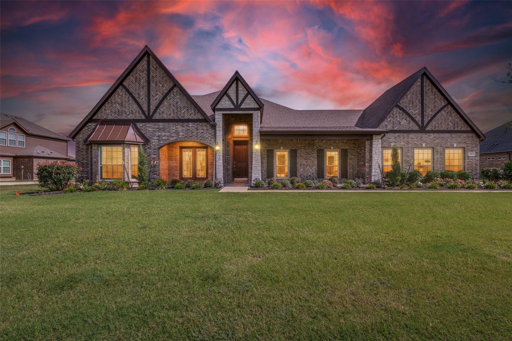 217 Castle Creek Drive, Red Oak, TX 75154