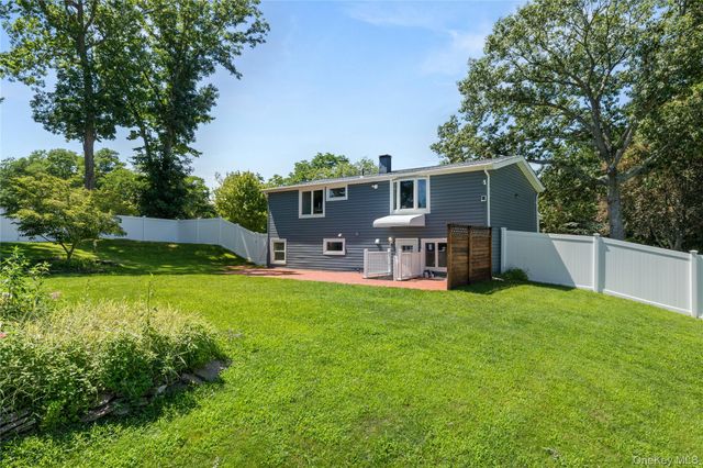 4 Bunny Lane, East Setauket, NY 11733