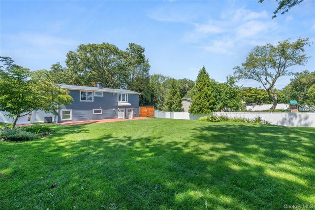 4 Bunny Lane, East Setauket, NY 11733