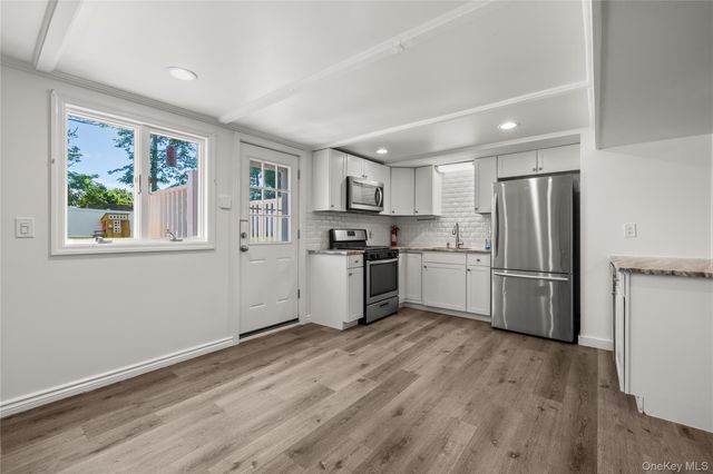 4 Bunny Lane, East Setauket, NY 11733