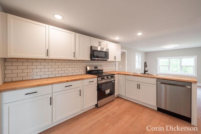 10860 Douglas Avenue, Plainwell, MI 49080