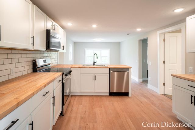 10860 Douglas Avenue, Plainwell, MI 49080