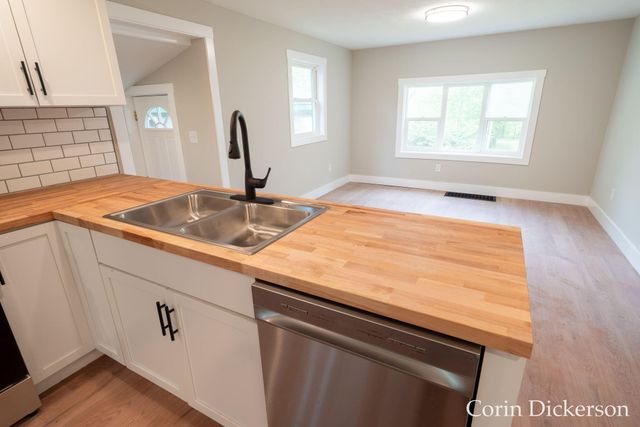 10860 Douglas Avenue, Plainwell, MI 49080