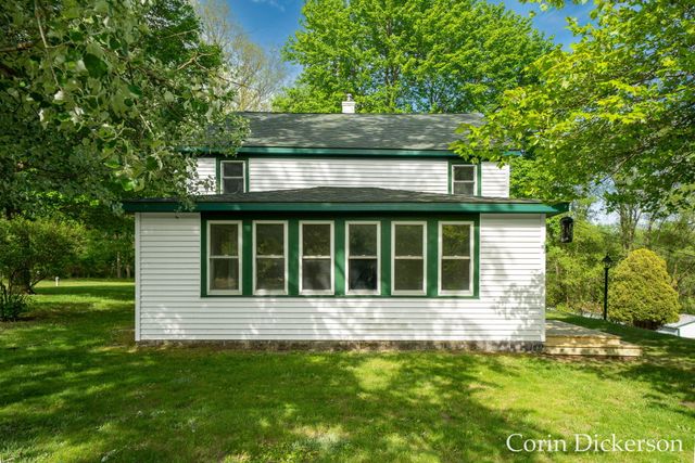 10860 Douglas Avenue, Plainwell, MI 49080