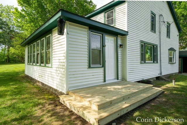 10860 Douglas Avenue, Plainwell, MI 49080