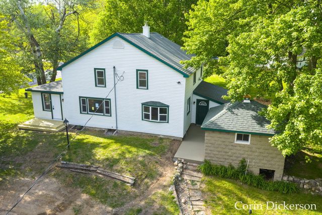 10860 Douglas Avenue, Plainwell, MI 49080