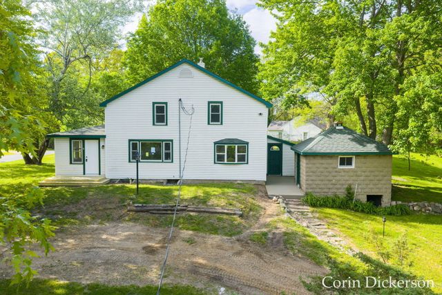10860 Douglas Avenue, Plainwell, MI 49080