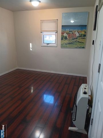 40 Poplar Street, Lodi, NJ 07644