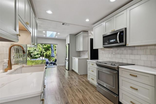 34 HARBOR OAKS CIRCLE, Safety Harbor, FL 34695