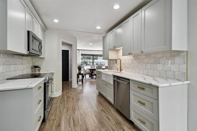 34 HARBOR OAKS CIRCLE, Safety Harbor, FL 34695