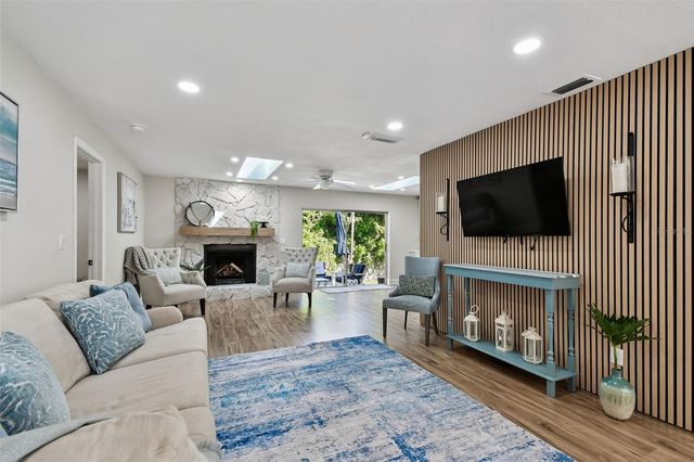 34 HARBOR OAKS CIRCLE, Safety Harbor, FL 34695