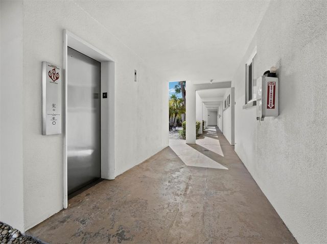 500 S WASHINGTON DRIVE 19B, Sarasota, FL 34236