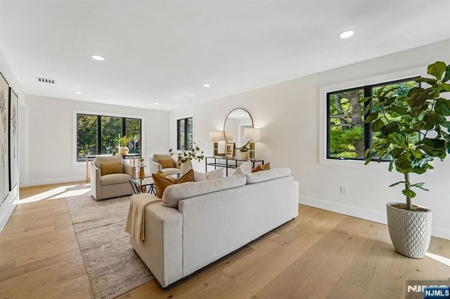45 Lake Road, Upper Saddle River, NJ 07458