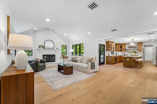 45 Lake Road, Upper Saddle River, NJ 07458