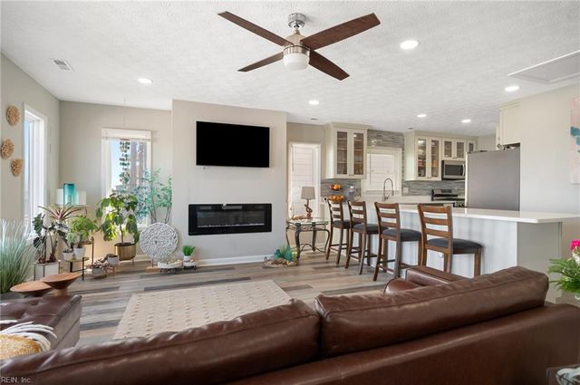 106 Lighthouse DR, Hampton, VA 23664