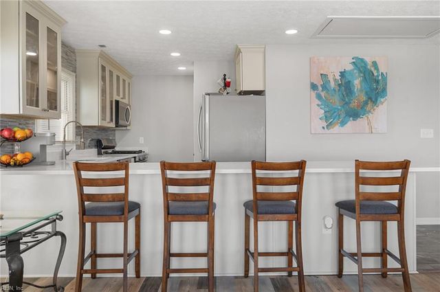 106 Lighthouse DR, Hampton, VA 23664