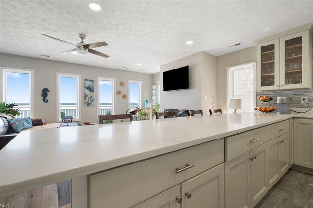 106 Lighthouse DR, Hampton, VA 23664