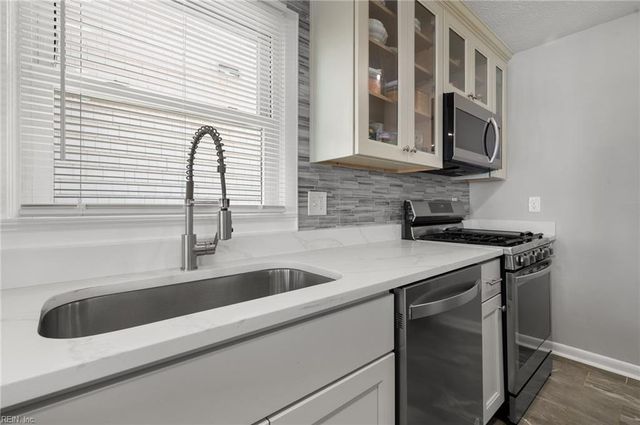 106 Lighthouse DR, Hampton, VA 23664