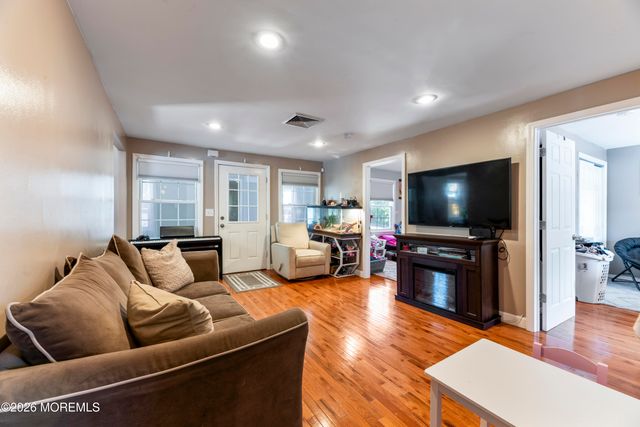 3 S Minnisink Avenue S, Sayreville, NJ 08872