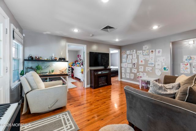 3 S Minnisink Avenue S, Sayreville, NJ 08872