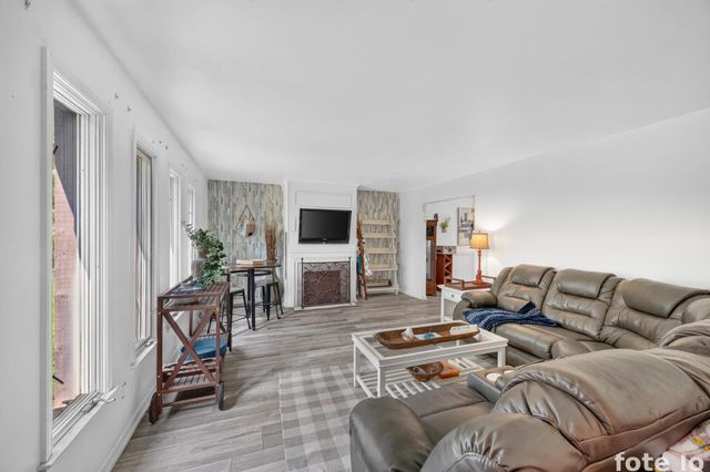 806 W 126th Court, Crown Point, IN 46307