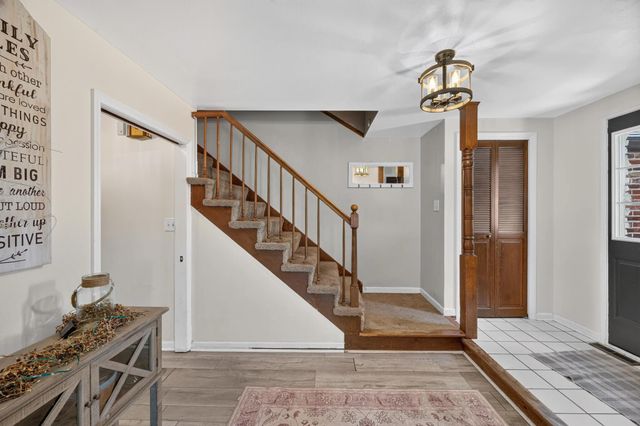 806 W 126th Court, Crown Point, IN 46307