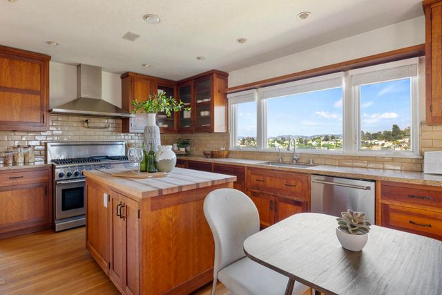 3756 Clayton Avenue W, Los Angeles, CA 90027