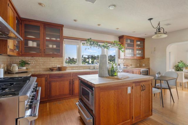 3756 Clayton Avenue W, Los Angeles, CA 90027