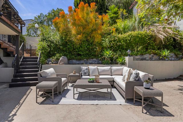 3756 Clayton Avenue W, Los Angeles, CA 90027