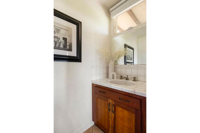 3756 Clayton Avenue W, Los Angeles, CA 90027