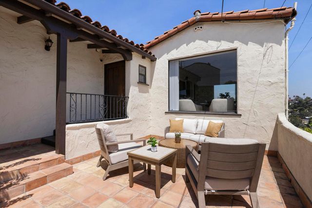 3756 Clayton Avenue W, Los Angeles, CA 90027