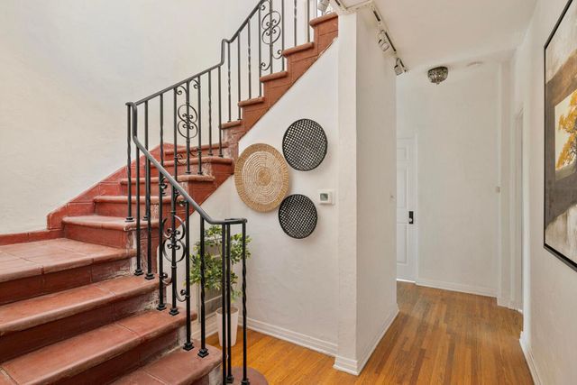 3756 Clayton Avenue W, Los Angeles, CA 90027