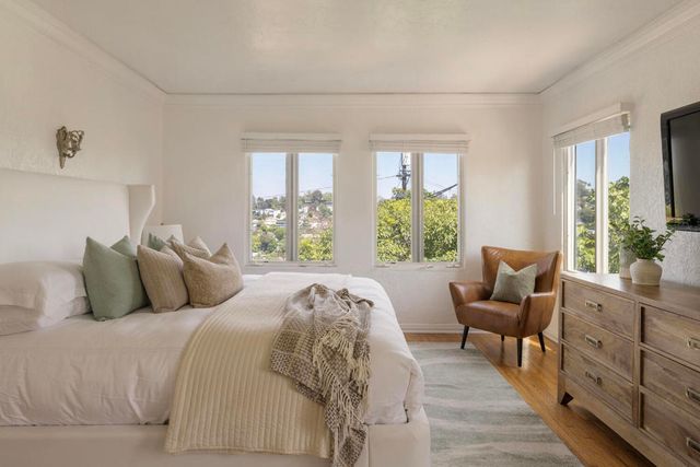 3756 Clayton Avenue W, Los Angeles, CA 90027