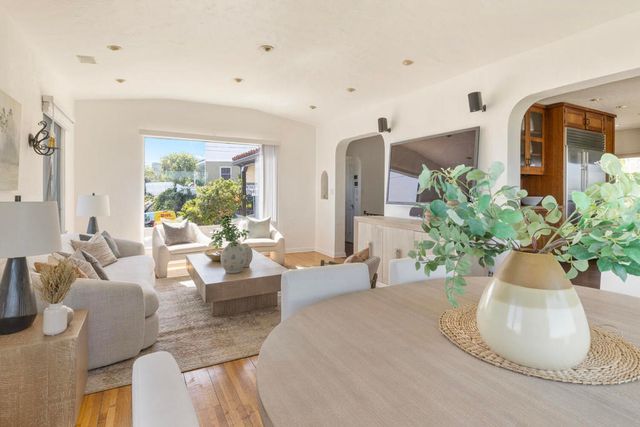 3756 Clayton Avenue W, Los Angeles, CA 90027